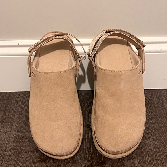 UGG Women’s Goldenstar Clog - Picture 2 of 8